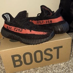 Kids Yeezys 350 size 5